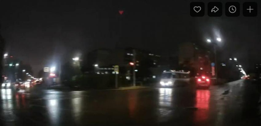 Дорожную дичь устроил лихач в вечернем Таганроге