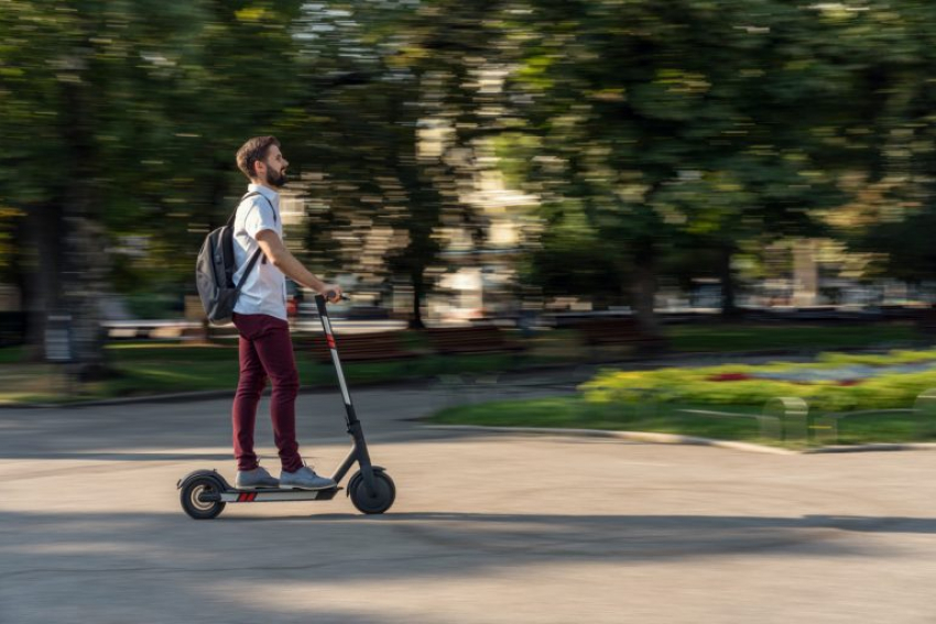 В Таганроге вырос спрос на велосипеды и электросамокаты