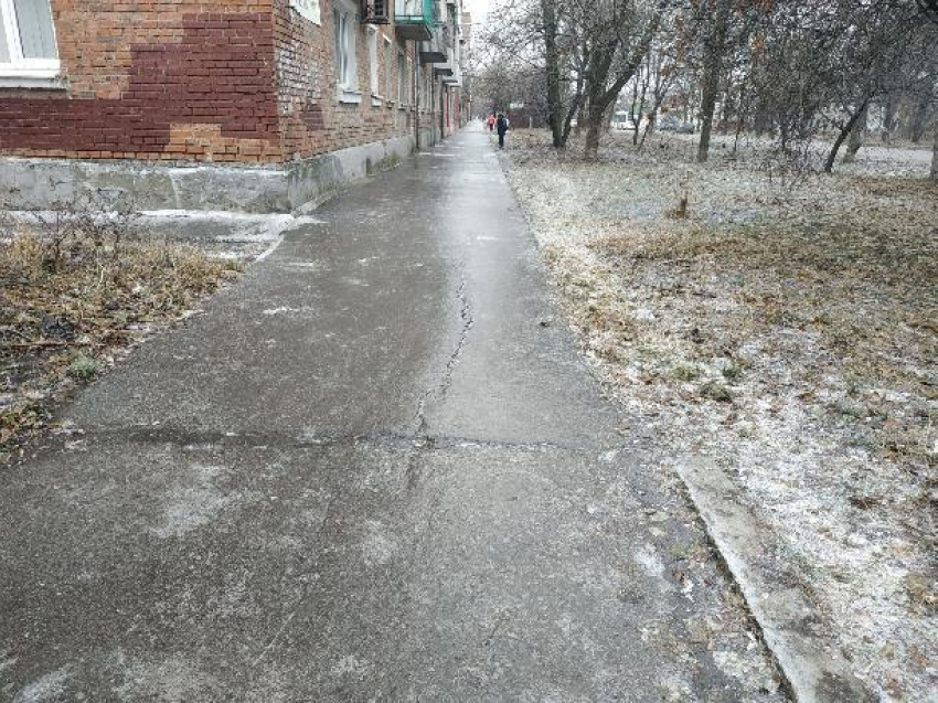 Власти Таганрога отчитались о посыпке улиц песко-соляной смесью— горожане не подтвердили