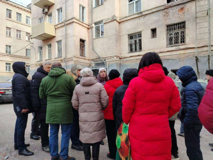 Десятки разбитых окон: комиссия оценила ущерб после вчерашней атаки дронов на Таганрог