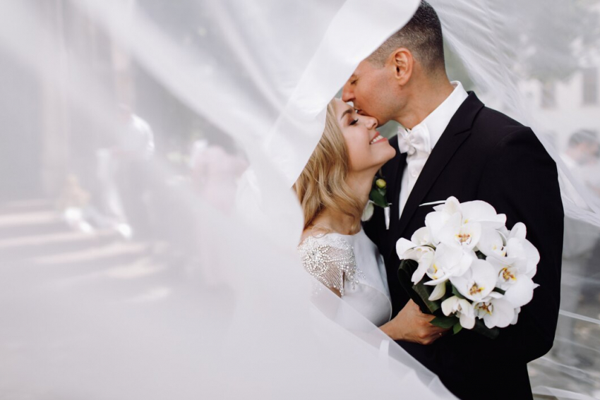 В Таганроге в красивую дату заключили брак 15 пар