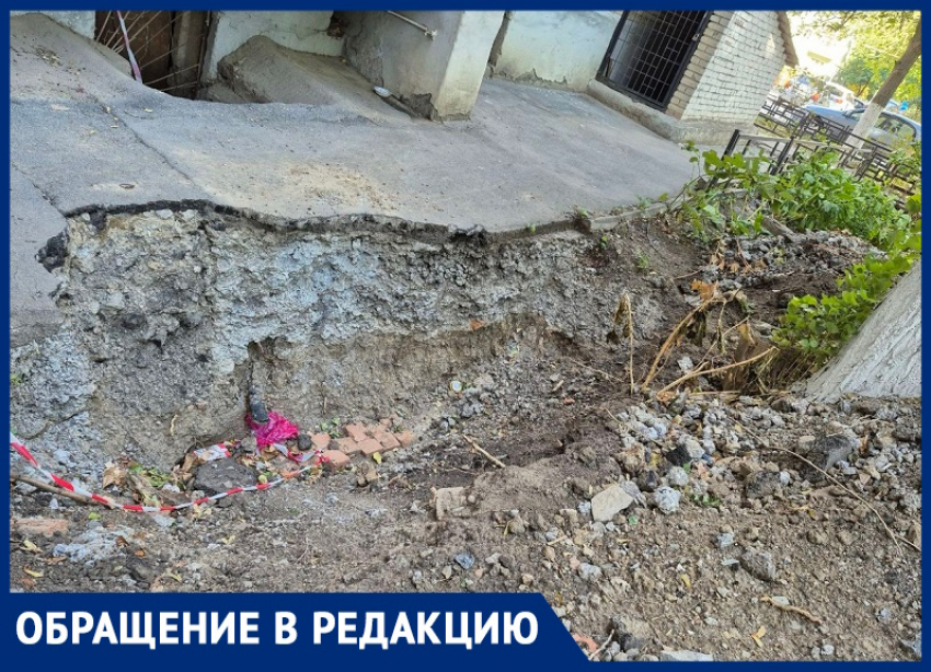 В Таганроге пятилетний ребёнок упал на кирпичи в «забытую» коммунальщиками канаву 