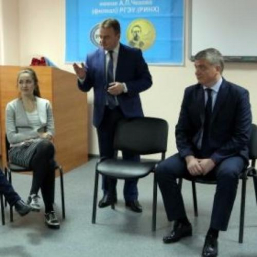 Студенты- экономисты засыпали вопросами заместителя мэра Таганрога