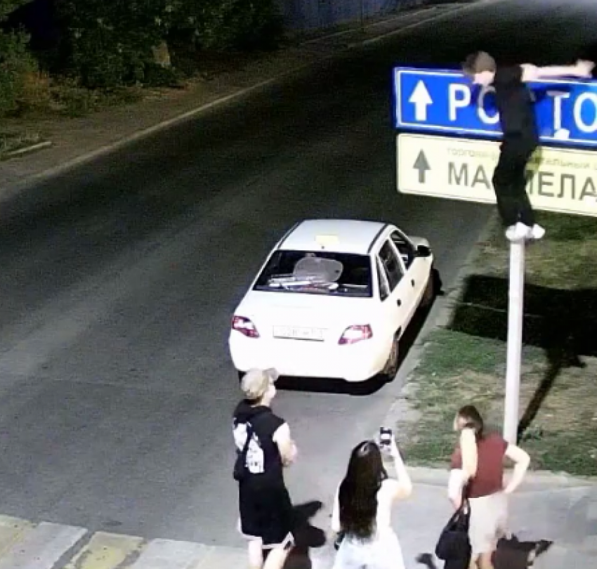 В Таганроге ищут вандалов, разгромивших Пушкинскую набережную