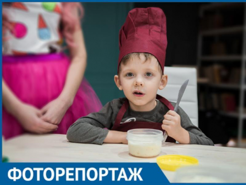 Таганрогские дети научились готовить сладкие роллы