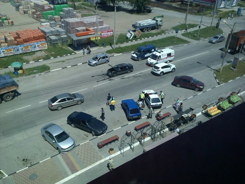 В Таганроге на Поляковском за несколько минут произошли сразу два ДТП