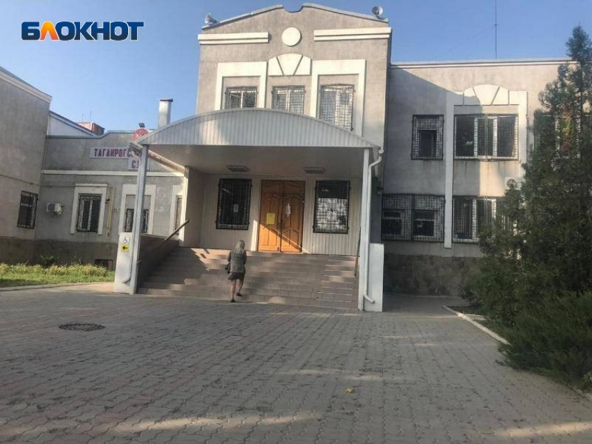 Владелицу магазинов оштрафовали в Таганроге за дачу взятки
