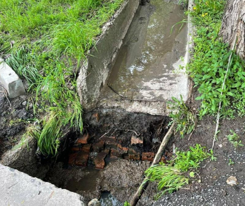 После трагичной ситуации в Ростове, в Таганроге обнаружили опасную ливнёвку