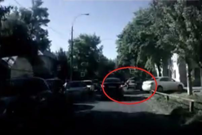 «Акробатическим кульбитом» закончилось столкновение девочки и иномарки на дороге Таганрога