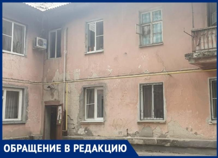 В Таганроге рушится потолок и стены в доме, где управляет УК «Гарант»