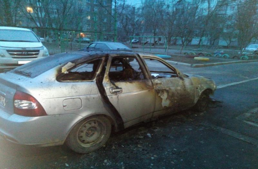 В Таганроге глубокой ночью сгорела «Лада Приора"