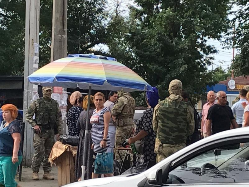 Спецподразделение ФСБ и полиция устроили рейд против сигаретной мафии Таганрога