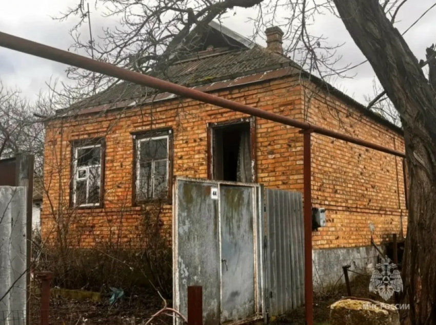 Короткое замыкание привело к пожару в доме пенсионера под Таганрогом