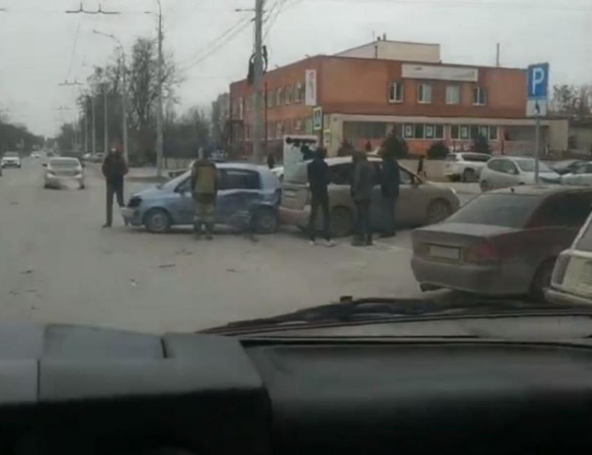 ДТП в центре Таганрога с участием 2-х машин 