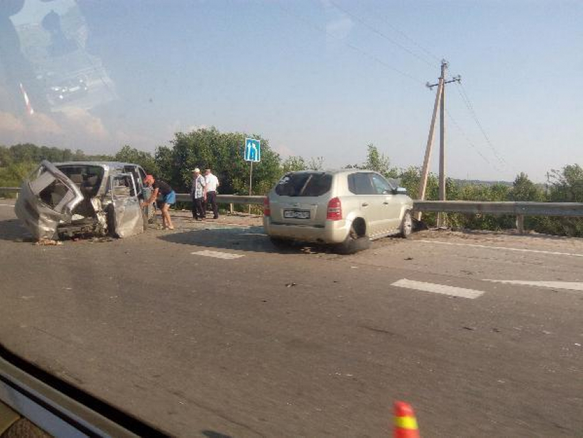 Двое детей серьезно пострадали в ДТП на трассе Ростов-Таганрог