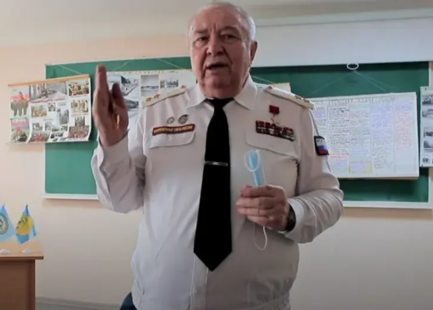 Герой СССР Владимир Неверов, имя которого хотят дать школе, презентует в Таганроге свою книгу