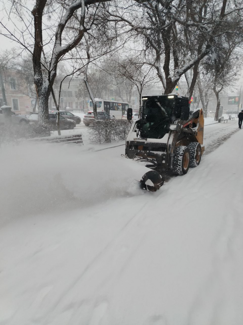 Снегоуборочная техника вышла на улицы Таганрога