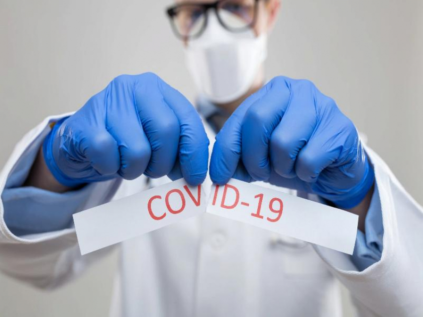 43,3% новых заболевших коронавирусом - в возрасте от 18 до 45 лет, и только 15,8% - за 65