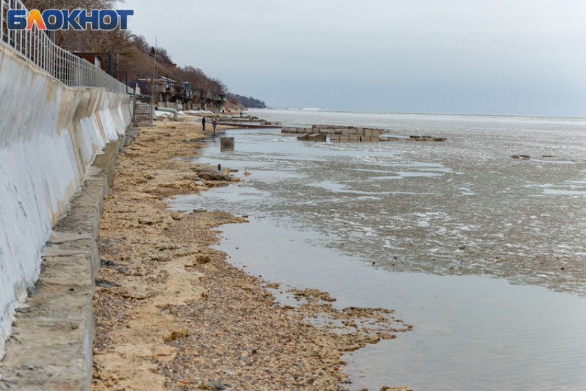 Азовское море подмывает Таганрог, но спасительные волнорезы восстанавливать нельзя