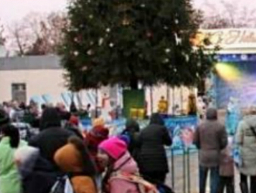 В Таганроге открыли главную елку