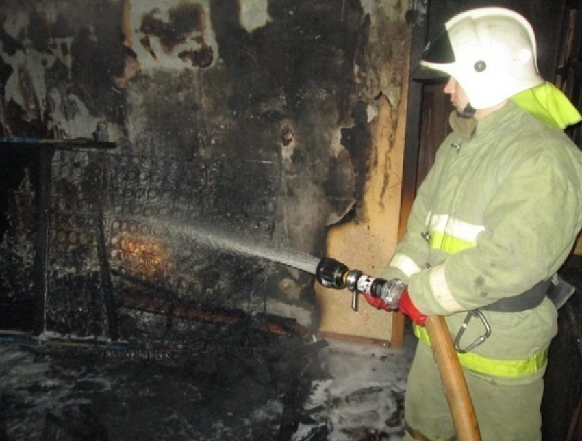 При пожаре на улице Комарова в Таганроге погиб человек