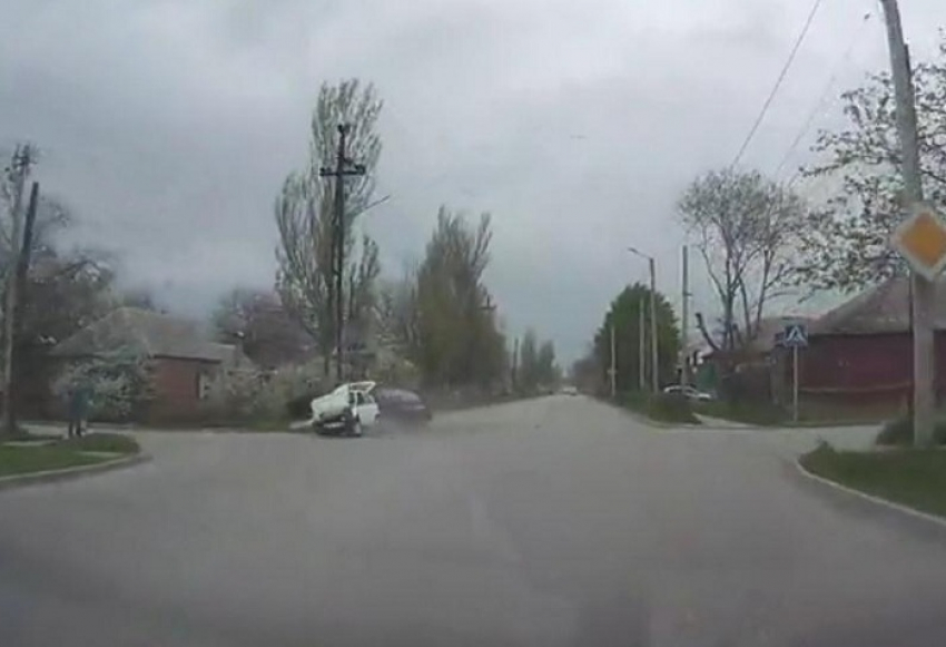 ДТП на улице Советской в Таганроге попало под прицел видеорегистратора очевидца