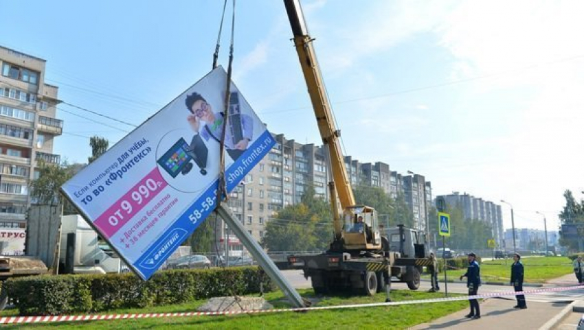 Борьба с незаконными рекламными конструкциями вышла на решительный уровень в Таганроге
