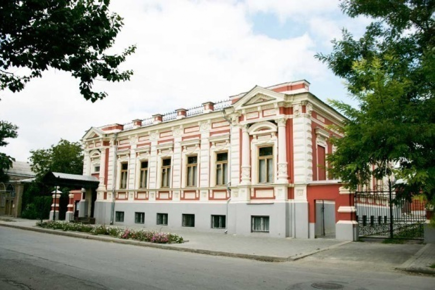 Таганрогскому художественному музею родственники Клавдии Балановой подарили три картины художницы