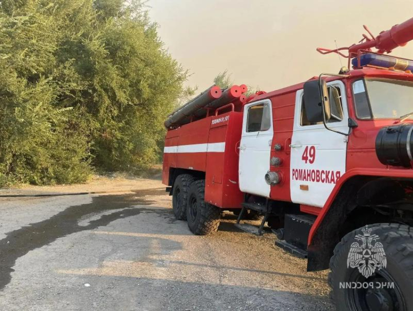 8 многоэтажек и 4 автомобиля пострадали под Таганрогом из-за беспилотной атаки