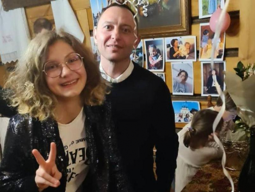 На плюшках в Суздале отметил 13-летие дочери Рома Зверь
