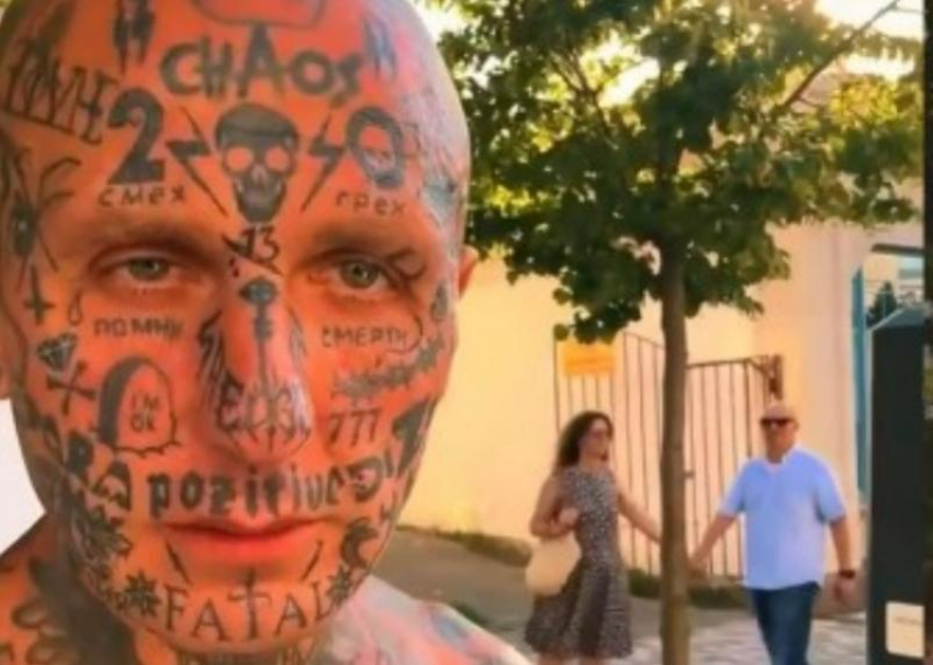 Жителей Таганрога напугал необычный блогер из Снежного