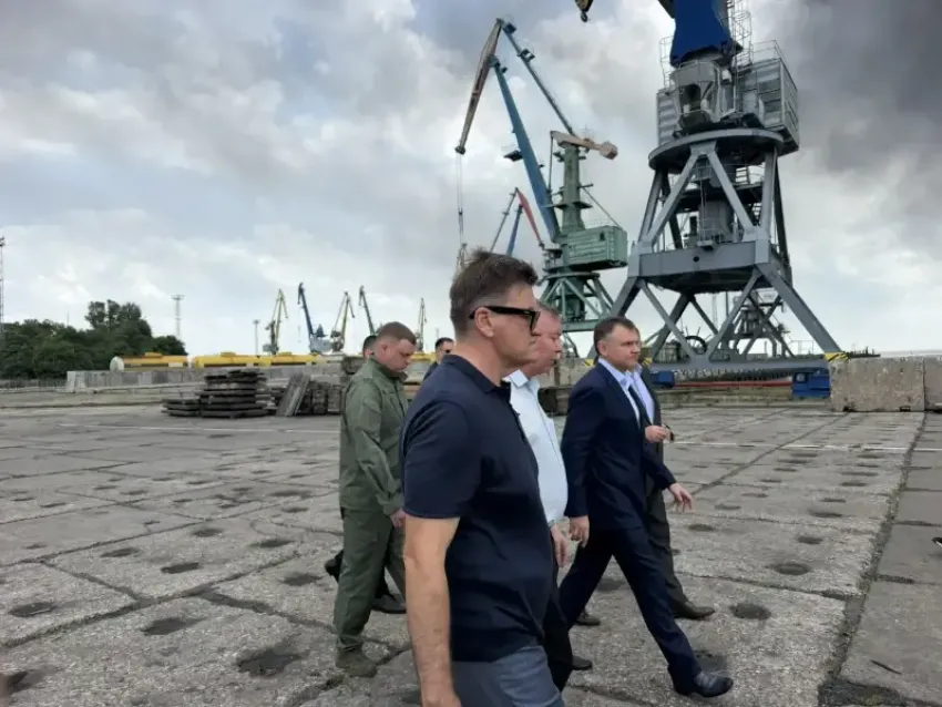 Губернатор Юрий Слюсарь приехал в Таганрог чтобы оценить последствия ночной атаки
