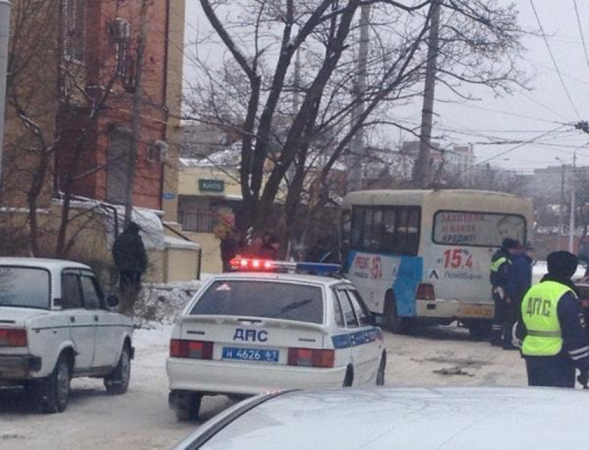 В ДТП с маршрутным такси пострадали водитель и пассажир