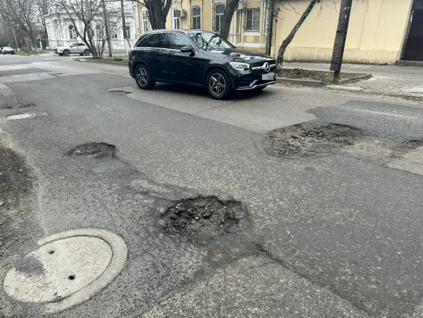 Ямы на Некрасовском: равнодушие «Благоустройства» или просто издевательство над таганрожцами?