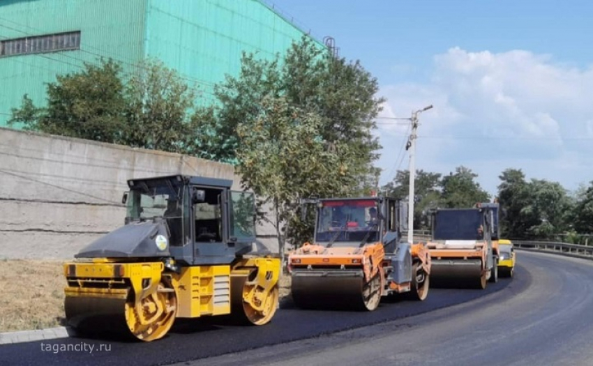 В Таганроге начали ремонт дороги на Адмирала Крюйса