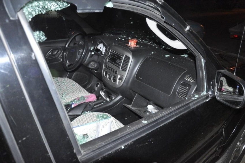 В Таганроге хулиганы  разбили шесть припаркованных автомобилей