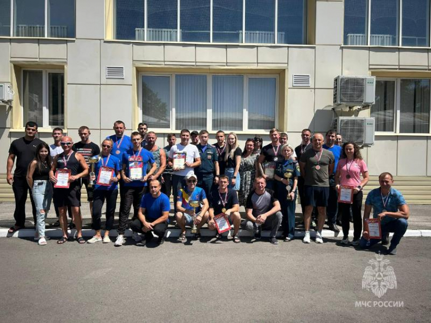 Таганрогские спасатели показали себя на областных соревнованиях
