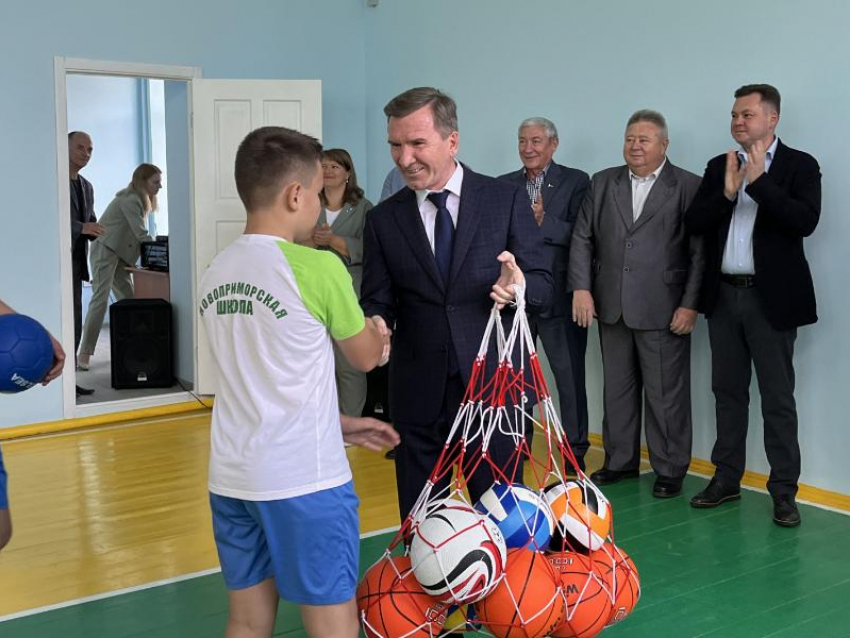 В Новоприморке открылся спортзал школ, который ремонтировали за 2.9 млн 