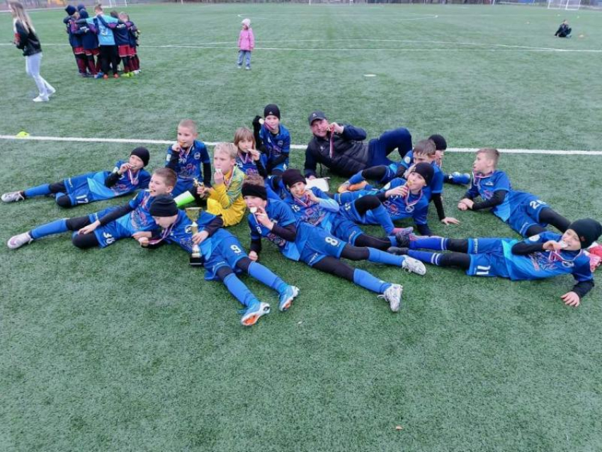 Юные футболисты из Таганрога стали победителями областного фестиваля в ходе напряженной борьбы