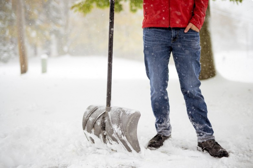 Лопату уже выдали? Самозанятых и безработных таганрожцев хотят привлекать к уборке снега