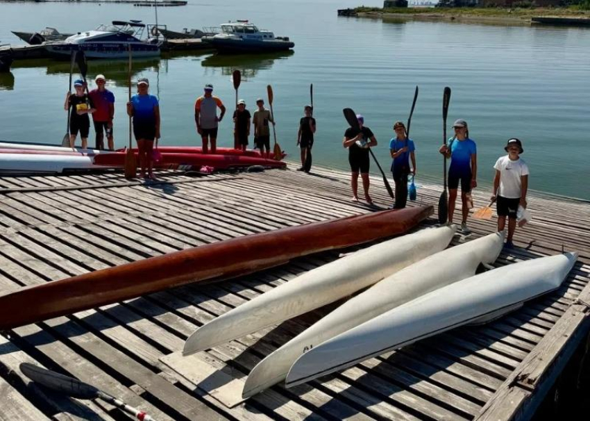 Спортивная школа Таганрога приглашает на бесплатные занятия по гребле на байдарках и каноэ