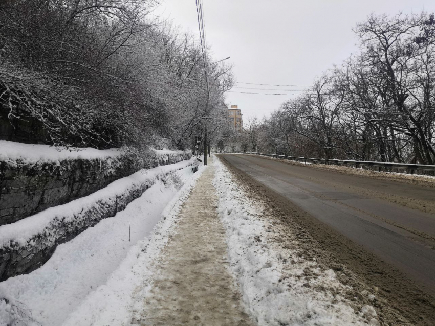 После публикации в Блокноте пешеходную дорожку в порт привели в порядок