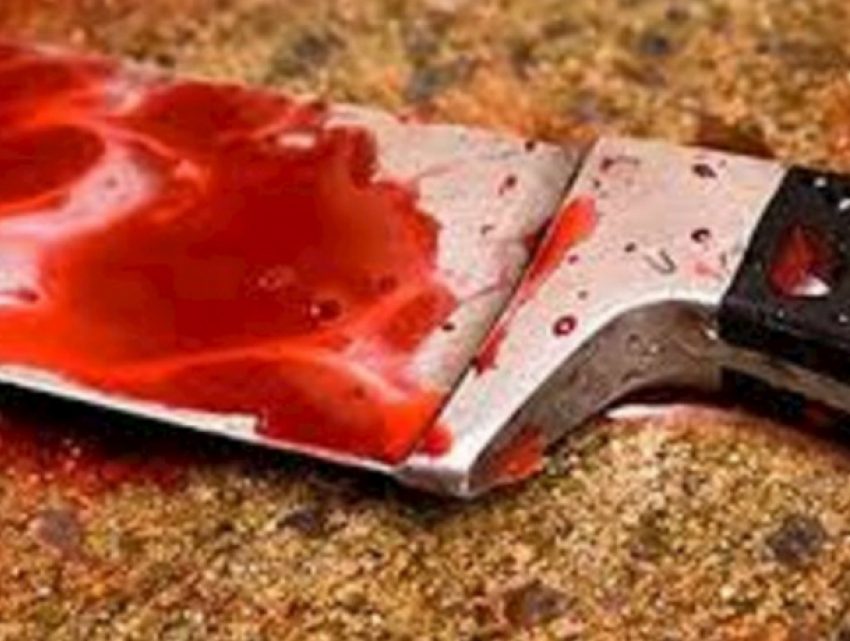 Обезумевший ревнивец  нанес своему соседу 20 ударов ножом в Таганроге 
