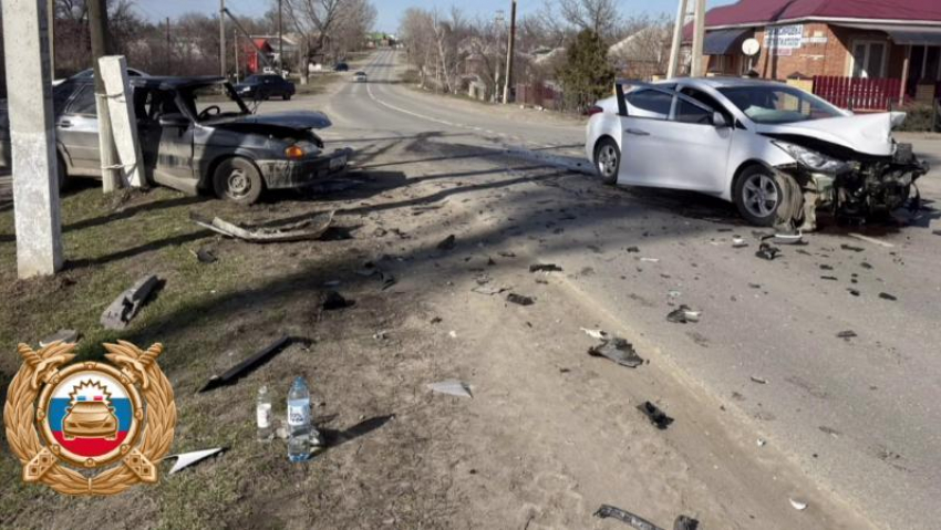 Трое пострадали в ДТП под Таганрогом: за рулём был несовершеннолетний водитель