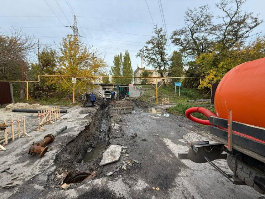 Беспокоивший таганрожцев участок перекрыли - идут ремонтные работы