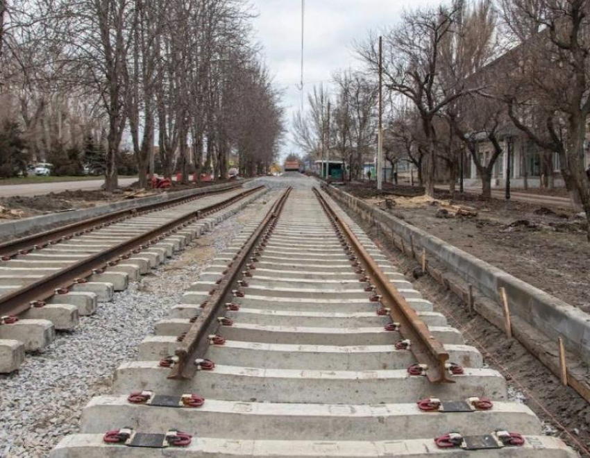 Ещё 3 километра новых путей выложено в Таганроге 