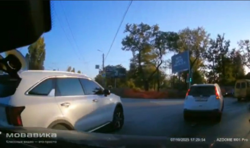  Ставропольский гонщик снова устроил мастер-класс по нарушению ПДД в Таганроге