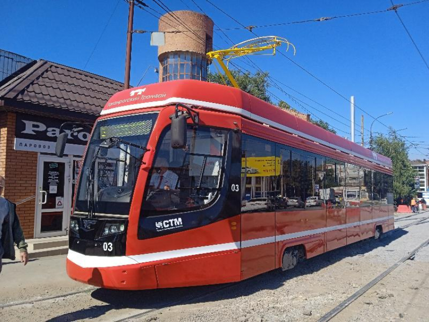 Новые бесшумные трамваи по-тихому ездят по городу, но не перевозят пассажиров