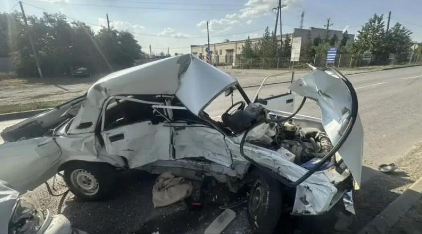 Двое пострадали в ДТП под Таганрогом из-за рискованного обгона