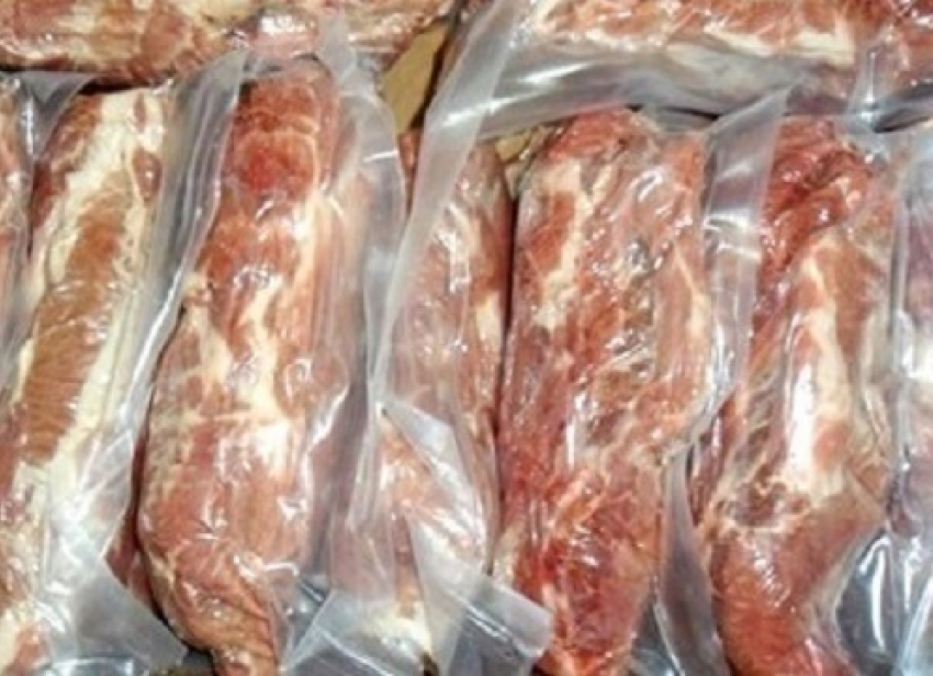 Под Таганрогом задержали фуру с контрафактной украинской говядиной под видом свинины